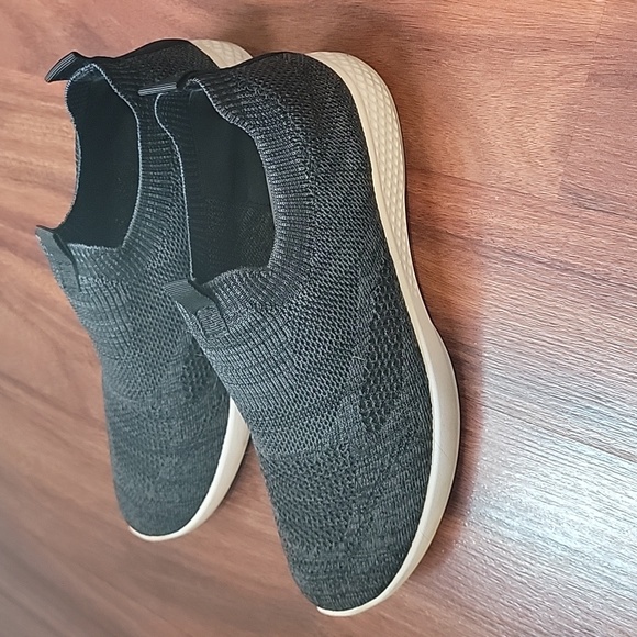 Tommy Bahama Shoes - Tommy Bahama slip ons